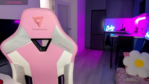 Snapshot of wowlovie666 chatting on February 12, 4:07 am Emi online show from February 12, 4:07 am