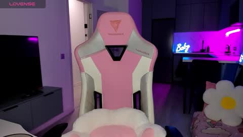 Snapshot of wowlovie666 chatting on February 14, 4:09 am Emi online show from February 14, 4:09 am