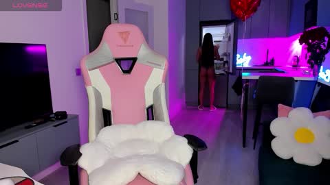 Snapshot of wowlovie666 chatting on February 27, 4:12 am Emi online show from February 27, 4:12 am