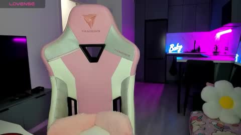 Snapshot of wowlovie666 chatting on March 10, 4:06 am Emi online show from March 10, 4:06 am