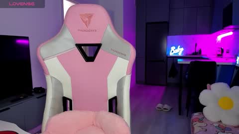 Snapshot of wowlovie666 chatting on March 13, 4:08 am Emi online show from March 13, 4:08 am