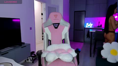 Snapshot of wowlovie666 chatting on March 31, 7:09 am Emi online show from March 31, 7:09 am