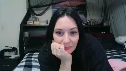 Snapshot of wrenleigh chatting on January 13, 6:08 am Crystal Lake online show from January 13, 6:08 am