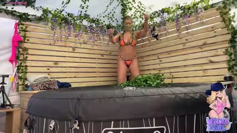 Snapshot of wrenn_mitch chatting on March 2, 2:57 pm Wrenn Divine online show from March 2, 2:57 pm