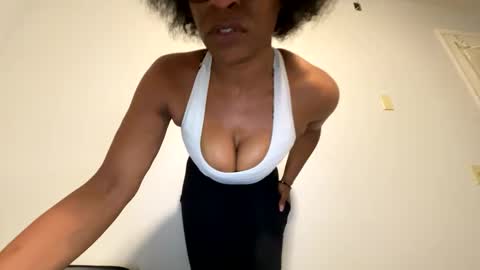 Snapshot of wynterheat chatting on January 17, 8:02 am Wynter Heat online show from January 17, 8:02 am