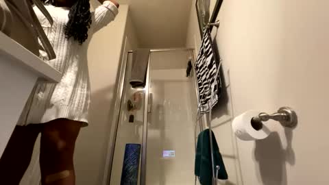 Wynter Heat online show from January 17, 12:37 am