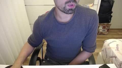 Snapshot of x_____0_____x chatting on September 9, 9:58 pm Mr. Lonely online show from September 9, 9:58 pm