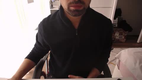 Snapshot of x_____0_____x chatting on October 15, 11:43 am Mr. Lonely online show from October 15, 11:43 am