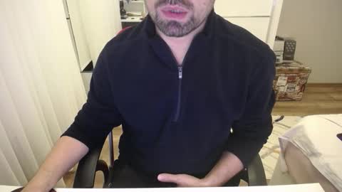 Snapshot of x_____0_____x chatting on October 28, 10:45 pm Mr. Lonely online show from October 28, 10:45 pm