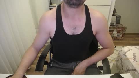 Snapshot of x_____0_____x chatting on December 13, 10:37 pm Mr. Lonely online show from December 13, 10:37 pm