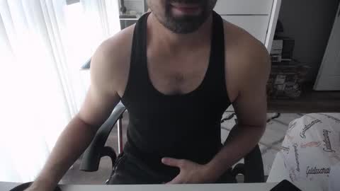 Snapshot of x_____0_____x chatting on December 14, 10:53 am Mr. Lonely online show from December 14, 10:53 am