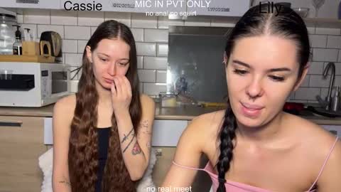 wiwi clap clap cat baby girl online show from February 1, 10:36 am