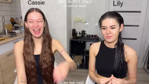 wiwi clap clap cat baby girl online show from February 2, 9:52 am