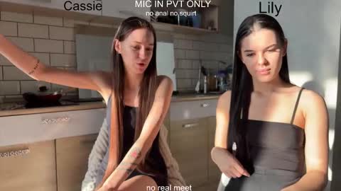 wiwi clap clap cat baby girl online show from February 6, 10:29 am