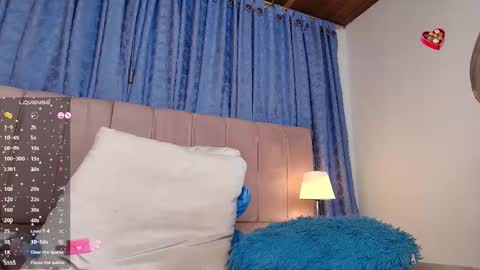 x_milu online show from December 13, 7:40 pm