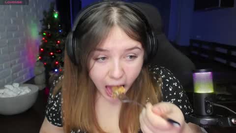 Snapshot of x_nirvana_x chatting on December 22, 2:17 am LOVE NERDS ONLY online show from December 22, 2:17 am