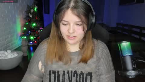 Snapshot of x_nirvana_x chatting on December 29, 3:11 am LOVE NERDS ONLY online show from December 29, 3:11 am