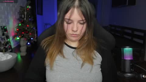 Snapshot of x_nirvana_x chatting on January 17, 1:36 am LOVE NERDS ONLY online show from January 17, 1:36 am