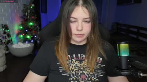 Snapshot of x_nirvana_x chatting on February 2, 2:27 am LOVE NERDS ONLY online show from February 2, 2:27 am