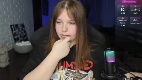 Snapshot of x_nirvana_x chatting on February 23, 2:18 am LOVE NERDS ONLY online show from February 23, 2:18 am