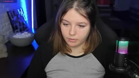 Snapshot of x_nirvana_x chatting on October 8, 4:43 am LOVE NERDS ONLY online show from October 8, 4:43 am