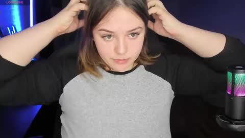 Snapshot of x_nirvana_x chatting on October 18, 3:53 am LOVE NERDS ONLY online show from October 18, 3:53 am