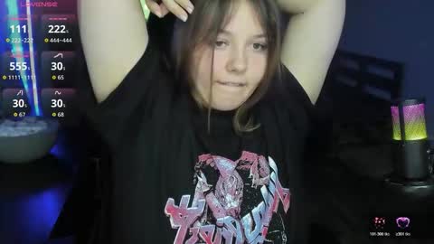 Snapshot of x_nirvana_x chatting on October 31, 5:19 am LOVE NERDS ONLY online show from October 31, 5:19 am