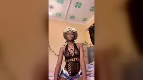 Snapshot of xalia_caramel chatting on June 15, 8:55 pm Alexa online show from June 15, 8:55 pm