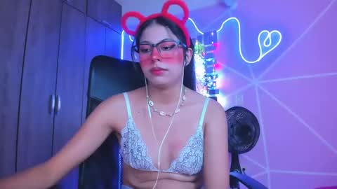XALLYSONX online show from February 4, 2:32 pm