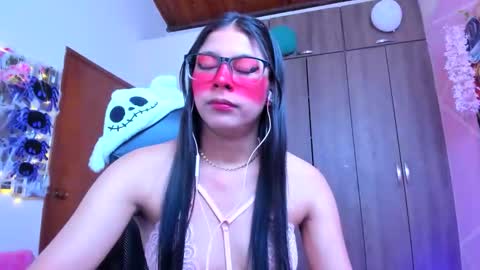 Snapshot of xallysonx_ chatting on October 19, 11:22 am XALLYSONX online show from October 19, 11:22 am