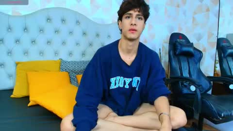 Snapshot of xam_collen chatting on October 6, 2:36 pm xam_collen online show from October 6, 2:36 pm