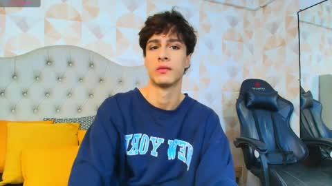 Snapshot of xam_collen chatting on October 7, 1:19 pm xam_collen online show from October 7, 1:19 pm