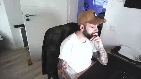 xamrelgneal online show from June 24, 1:21 pm