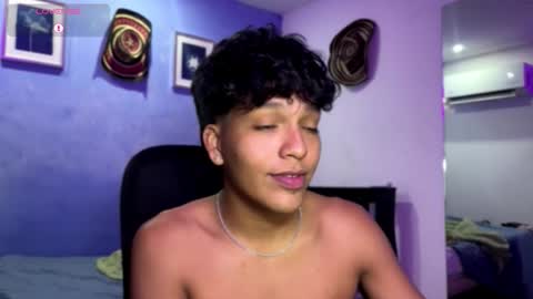 Snapshot of xander_bonnet1 chatting on December 5, 2:36 pm Xander bonnet online show from December 5, 2:36 pm