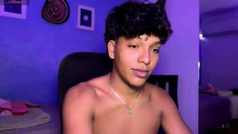 Snapshot of xander_bonnet1 chatting on December 17, 2:34 pm Xander bonnet online show from December 17, 2:34 pm