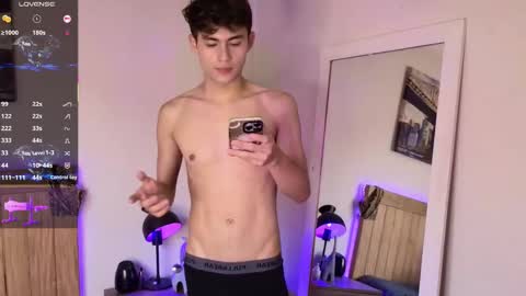 Snapshot of xander_card chatting on September 10, 10:43 pm Xander Cardona online show from September 10, 10:43 pm