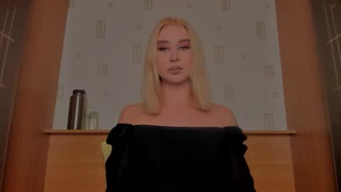 Snapshot of xander_novak chatting on February 17, 12:01 pm xander_novak online show from February 17, 12:01 pm