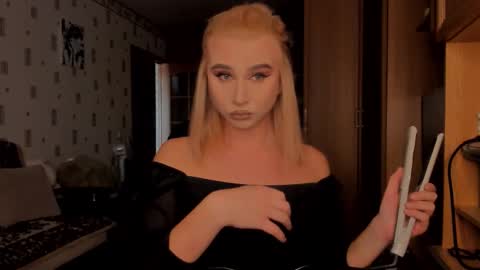 Snapshot of xander_novak chatting on February 18, 12:01 pm xander_novak online show from February 18, 12:01 pm