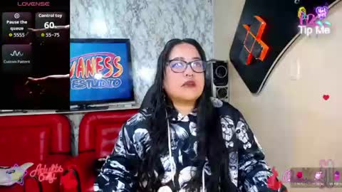 xander_taylor_ online show from June 14, 5:09 am