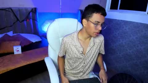 xavier fox   online show from October 28, 5:11 am