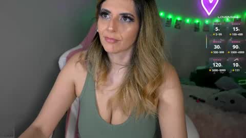 Snapshot of xclusivesecrets chatting on March 3, 9:33 am spoil me here online show from March 3, 9:33 am