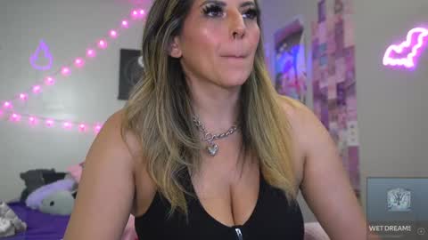 Snapshot of xclusivesecrets chatting on October 3, 7:11 pm spoil me here online show from October 3, 7:11 pm