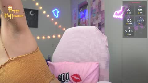 Snapshot of xclusivesecrets chatting on October 6, 5:43 pm spoil me here online show from October 6, 5:43 pm