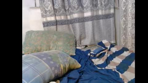 Snapshot of xcumxonxme chatting on December 7, 8:33 am xcumxonxme online show from December 7, 8:33 am