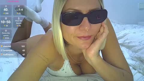 Daisy Hansen online show from December 19, 9:17 pm