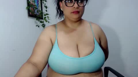 xelenagomez31 online show from December 5, 1:25 am