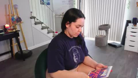 Snapshot of xenaluvss chatting on February 25, 5:33 pm Goddess Xena online show from February 25, 5:33 pm