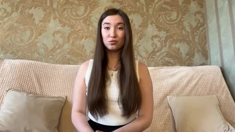 Mia online show from April 8, 12:16 pm