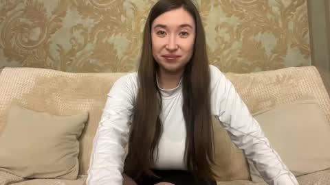 Mia online show from April 11, 4:22 pm