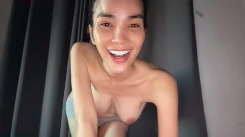 Snapshot of xforyoureyesonlyx chatting on February 13, 12:39 am Anne online show from February 13, 12:39 am